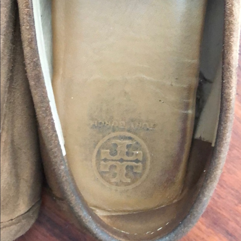 Tory Burch moccasins- sweaty, dirty, filthy, old used shoes worn without socks - Picture 7 of 16